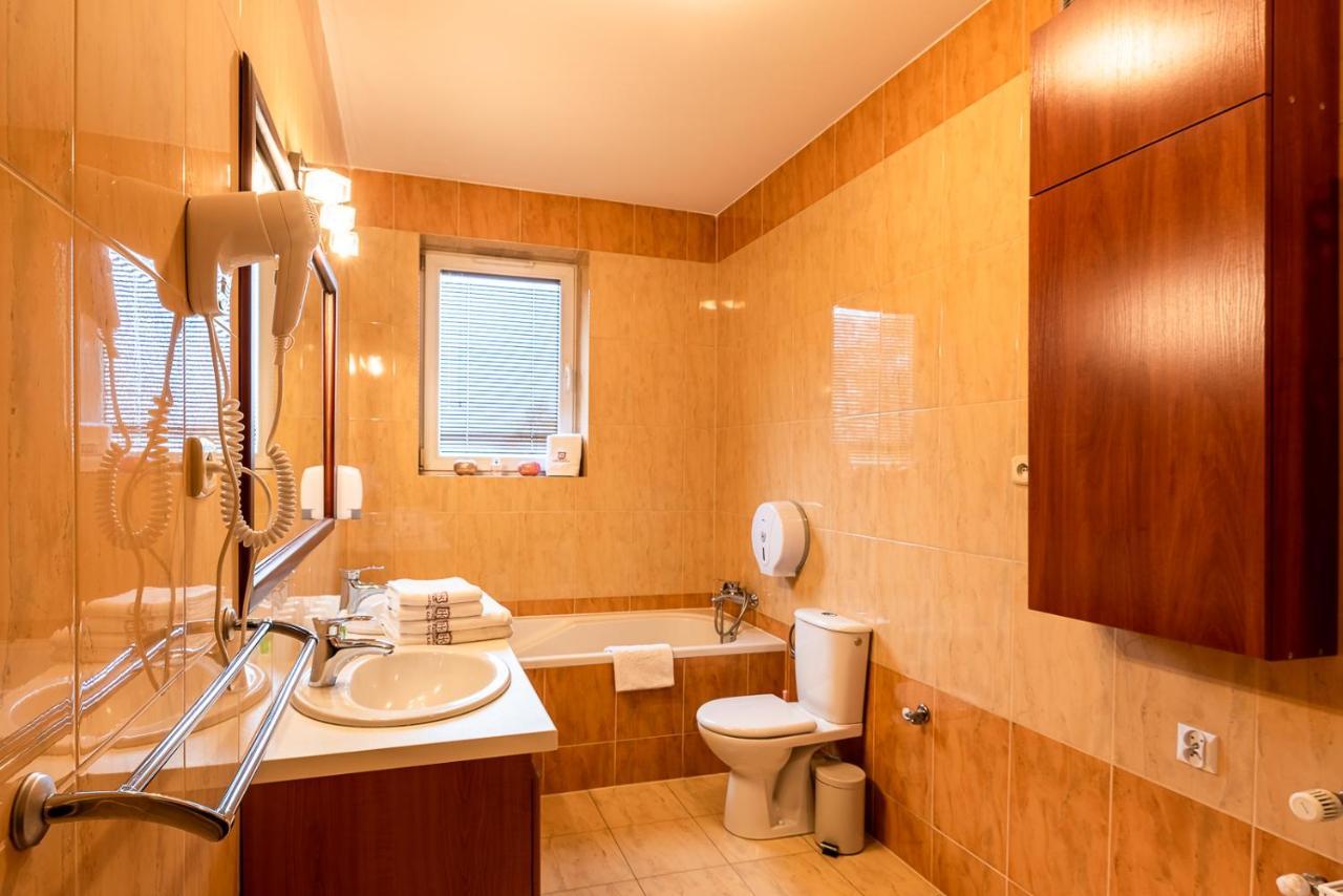 Hotel Kasztelan Dobczyce Bagian luar foto
