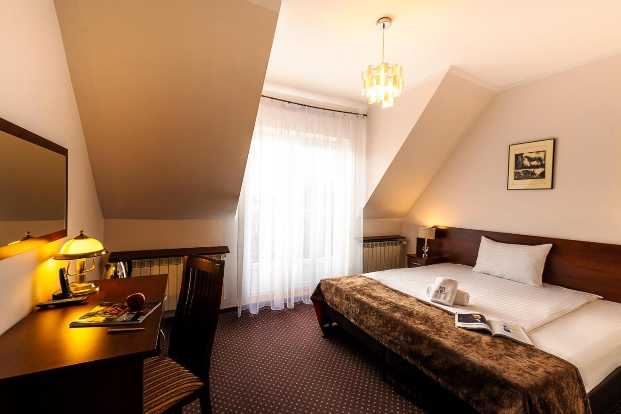 Hotel Kasztelan Dobczyce Bagian luar foto