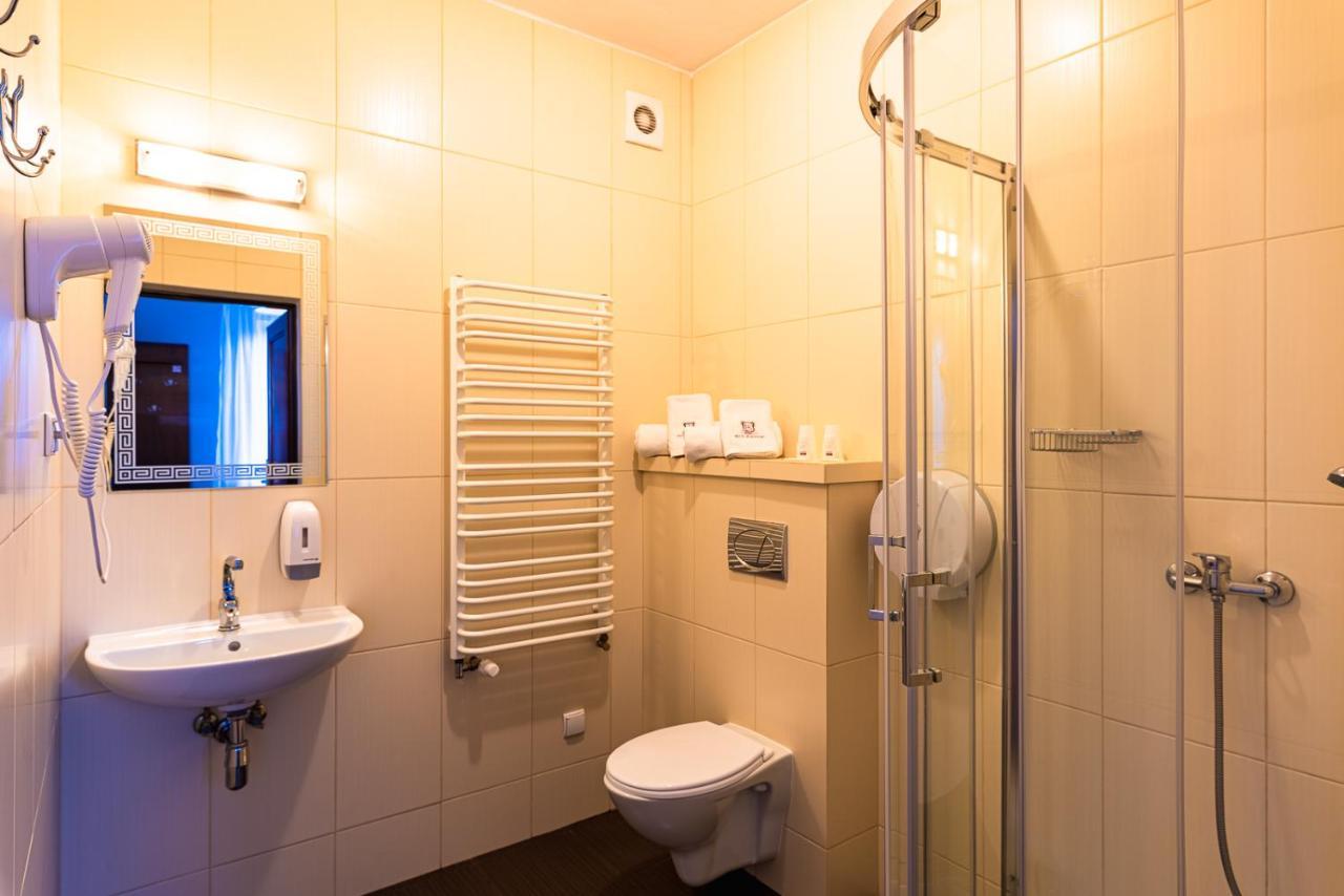 Hotel Kasztelan Dobczyce Bagian luar foto