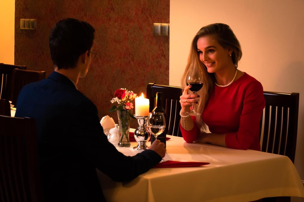 Hotel Kasztelan Dobczyce Bagian luar foto